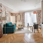 Le Beau Marais - Luxury Apartments, Air Cond, Lift *