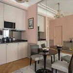 Le Beau Marais - Luxury Apartments, Air Cond, Lift