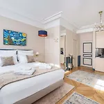 Le Beau Marais - Luxury Apartments, Air Cond, Lift *