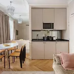 Le Beau Marais - Luxury Apartments, Air Cond, Lift